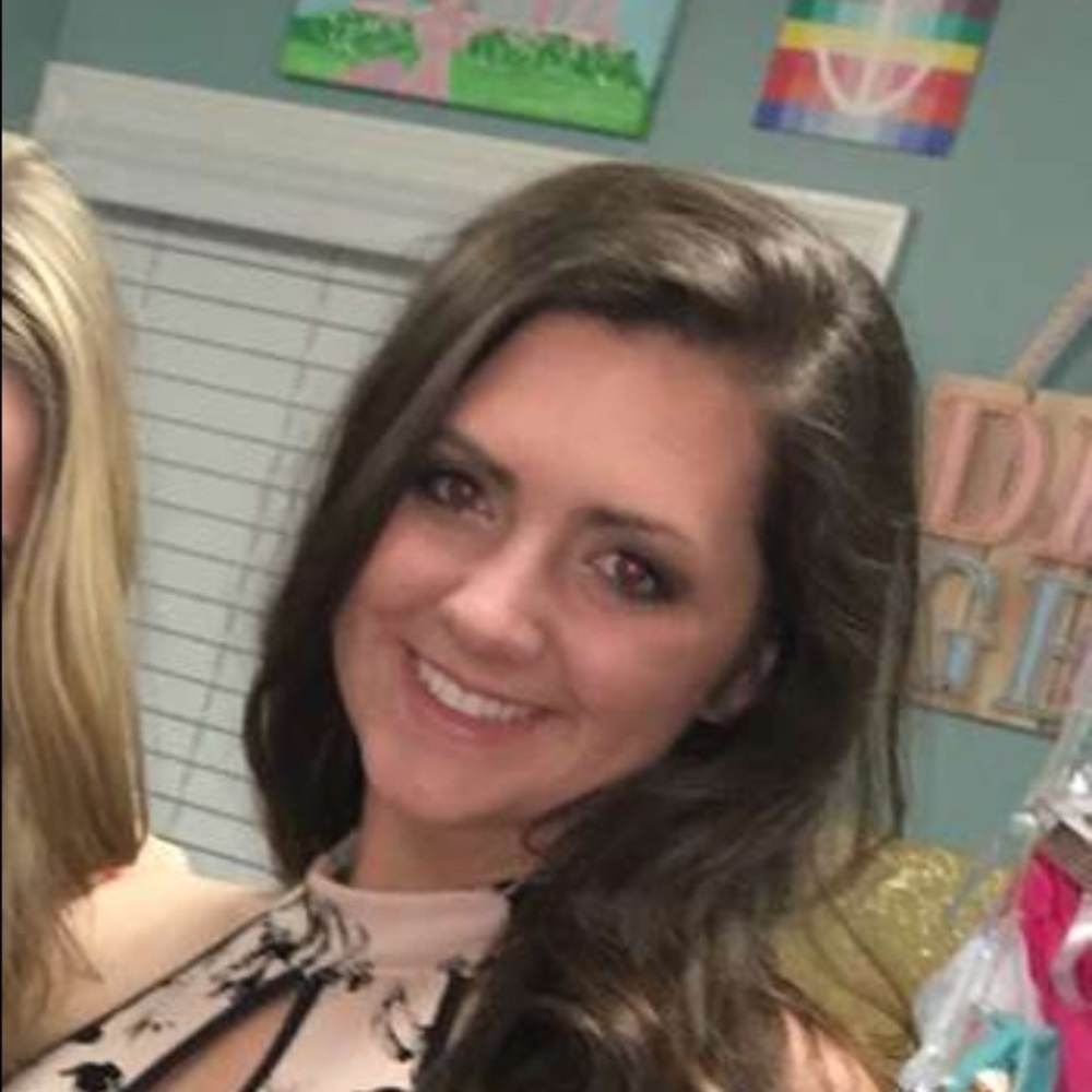 Meet your Posher, Courtney